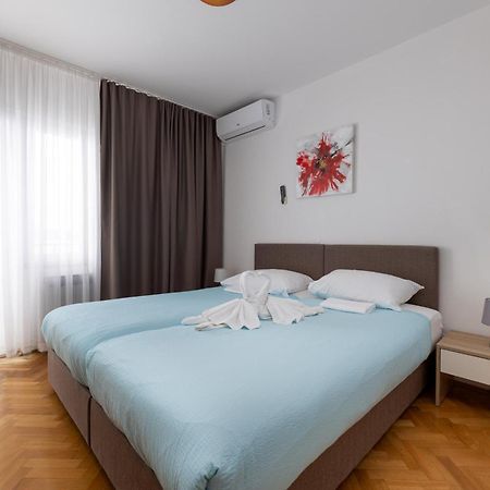 Villa Okruk-10 Meters Away From The Beach 오크루그고른지 외부 사진