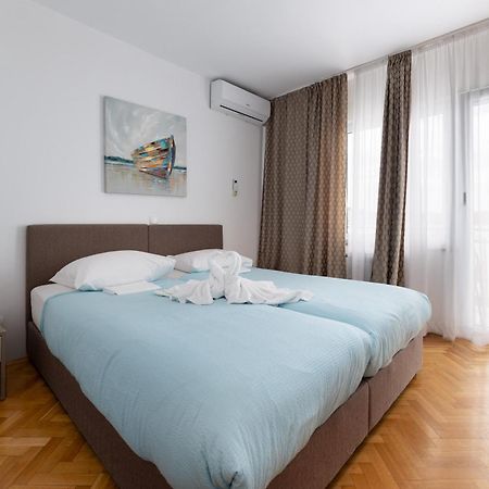 Villa Okruk-10 Meters Away From The Beach 오크루그고른지 외부 사진