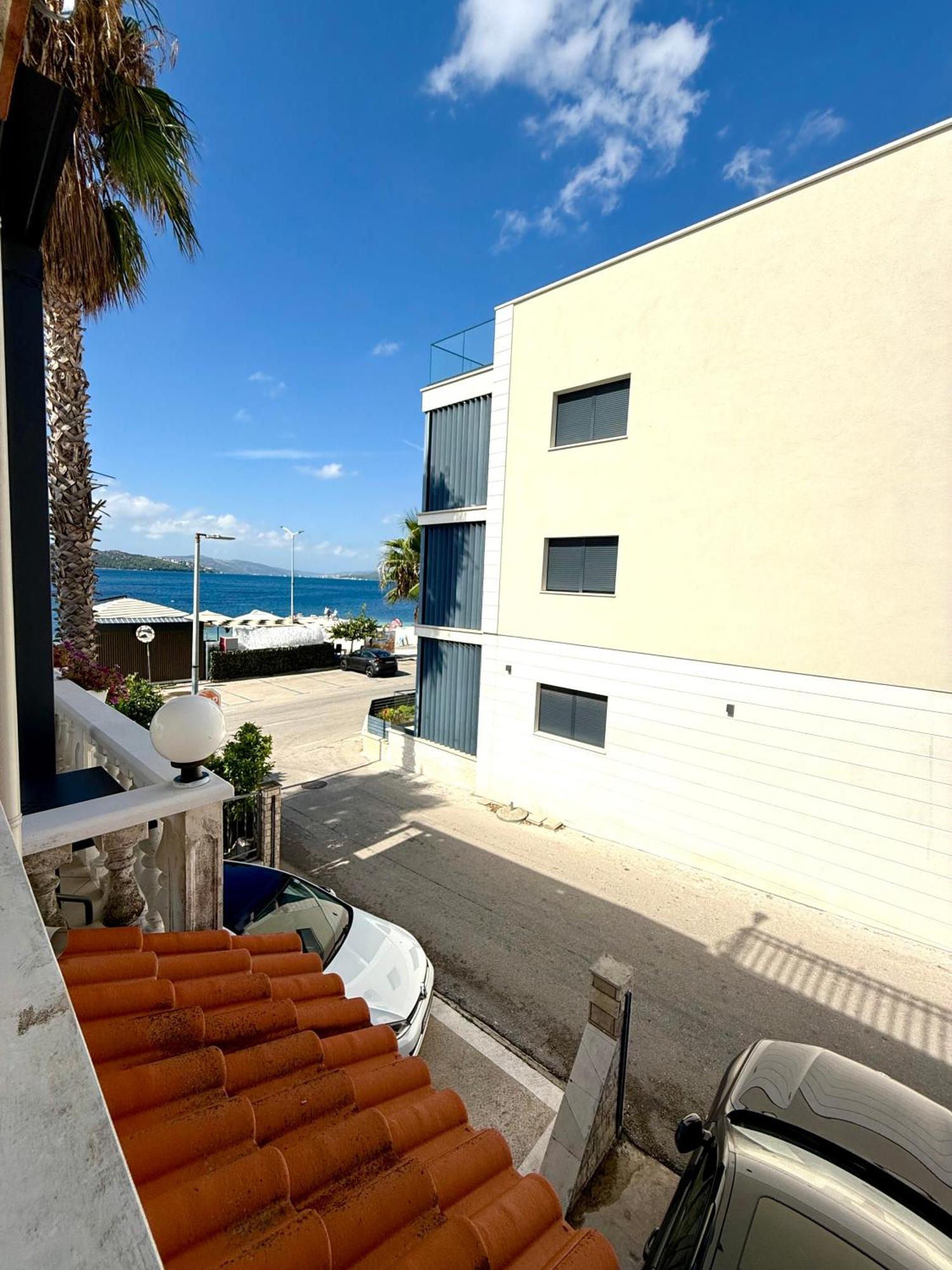 Villa Okruk-10 Meters Away From The Beach 오크루그고른지 외부 사진