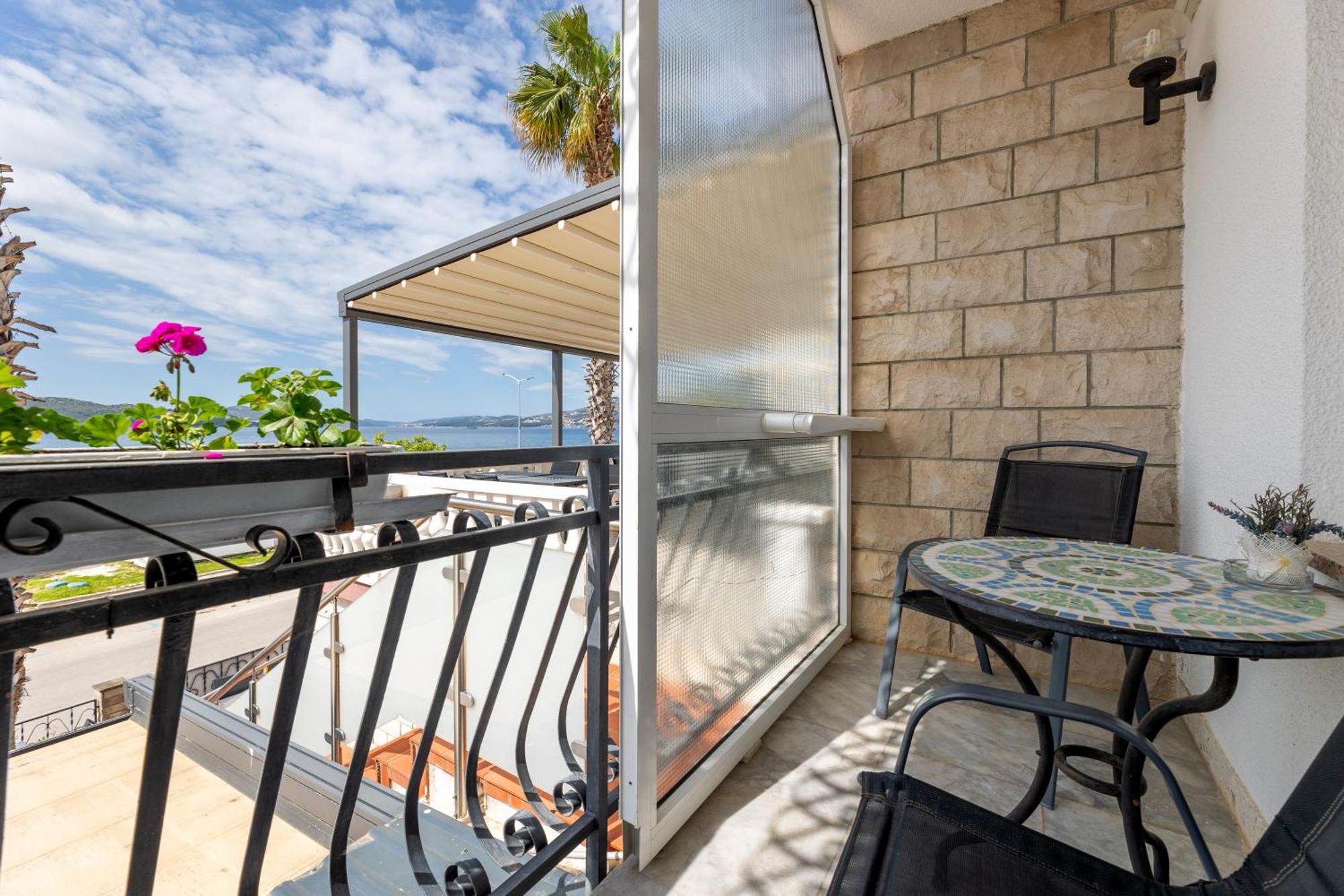 Villa Okruk-10 Meters Away From The Beach 오크루그고른지 외부 사진