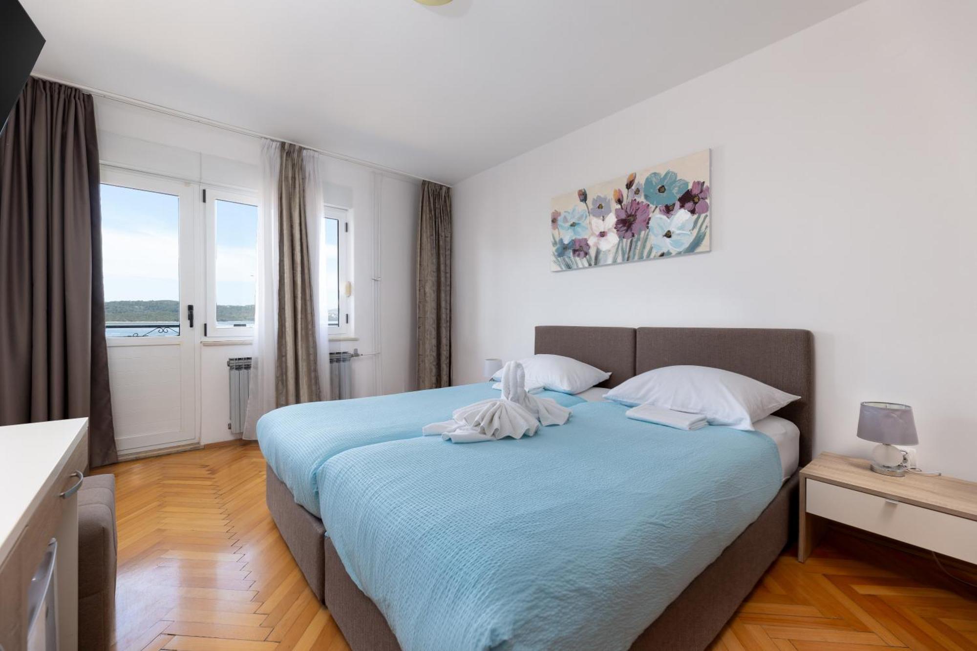Villa Okruk-10 Meters Away From The Beach 오크루그고른지 외부 사진