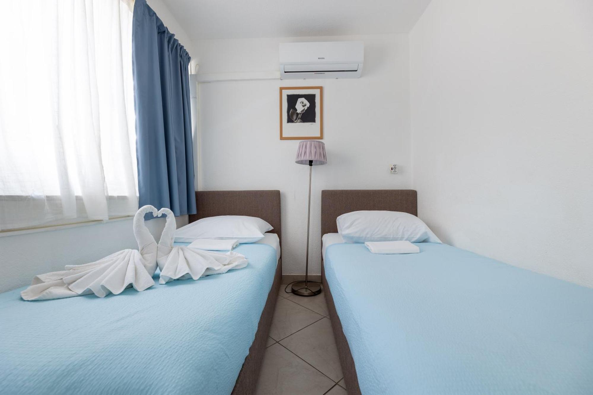 Villa Okruk-10 Meters Away From The Beach 오크루그고른지 외부 사진