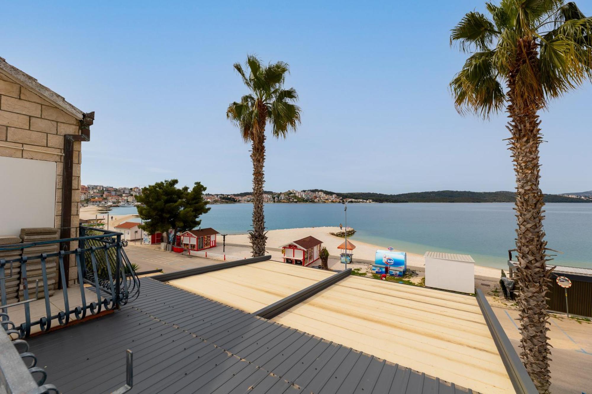 Villa Okruk-10 Meters Away From The Beach 오크루그고른지 외부 사진