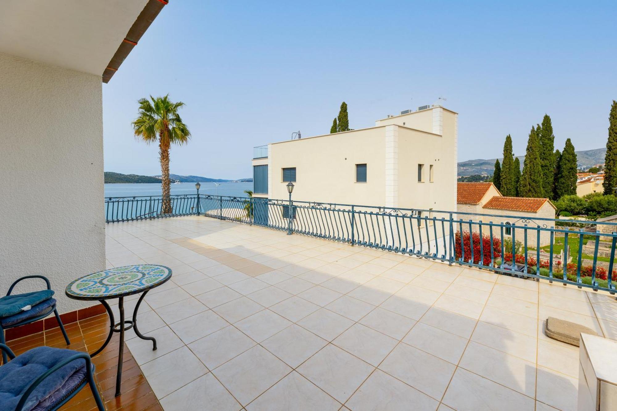 Villa Okruk-10 Meters Away From The Beach 오크루그고른지 외부 사진