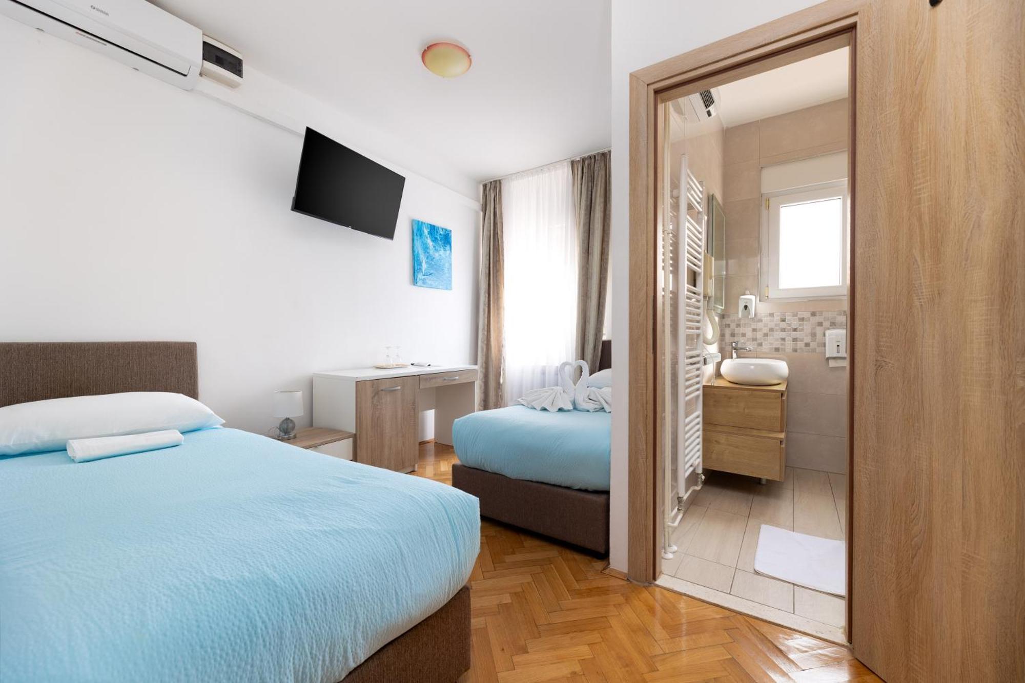 Villa Okruk-10 Meters Away From The Beach 오크루그고른지 외부 사진